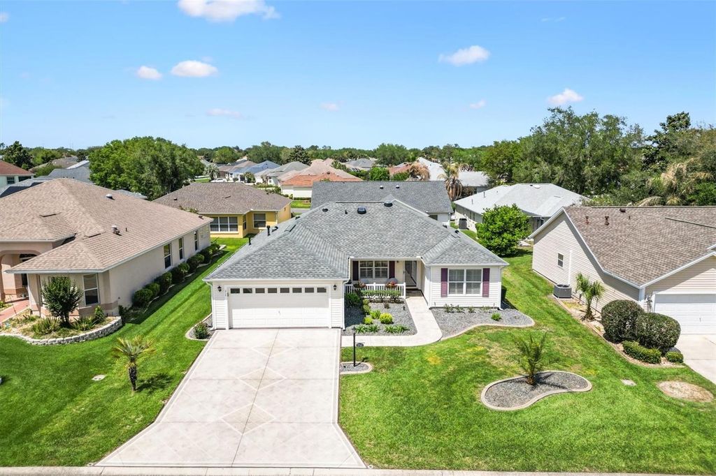 Image 33 of property listing at 2725 MORVEN PARK WAY, The Villages, FL 32162