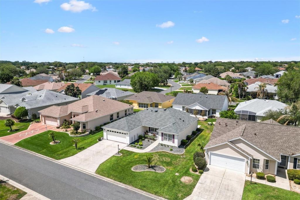 Image 34 of property listing at 2725 MORVEN PARK WAY, The Villages, FL 32162