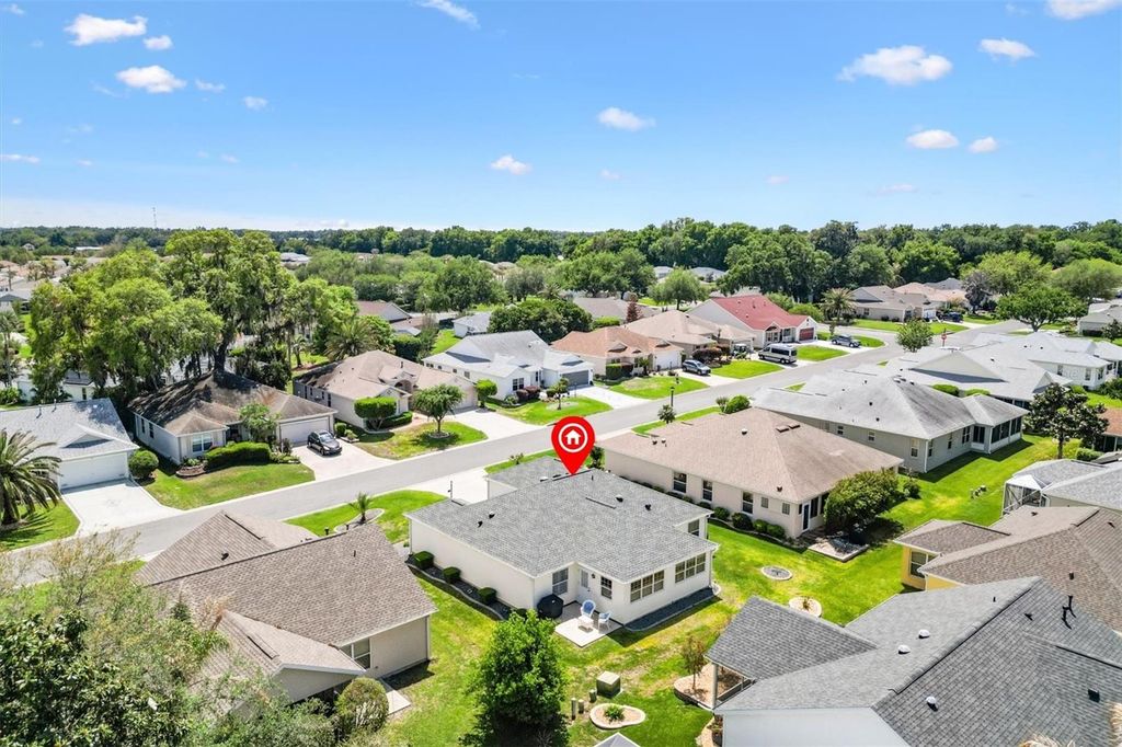 Image 38 of property listing at 2725 MORVEN PARK WAY, The Villages, FL 32162