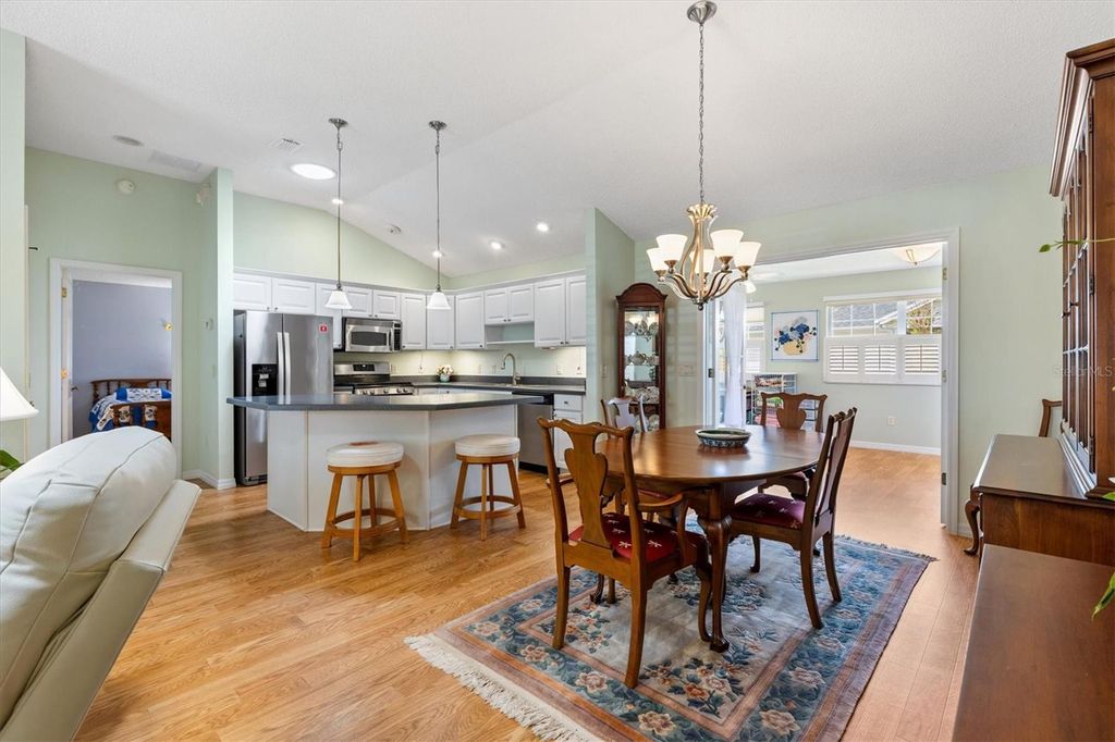 Image 8 of property listing at 2725 MORVEN PARK WAY, The Villages, FL 32162