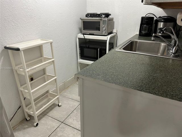 7121 Taft St A, Hollywood, FL 33024
