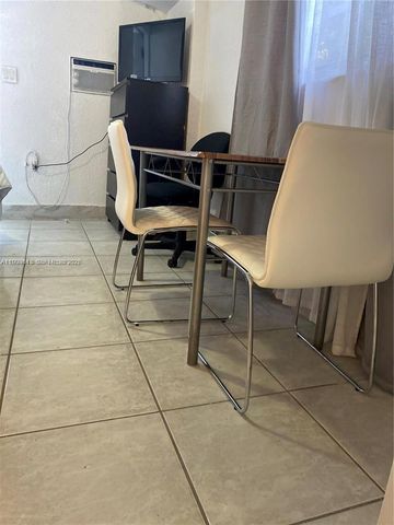 7121 Taft St A, Hollywood, FL 33024