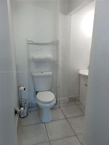 7121 Taft St A, Hollywood, FL 33024
