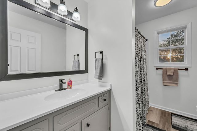 901 Lindsey Dr, Clarksville, TN 37042