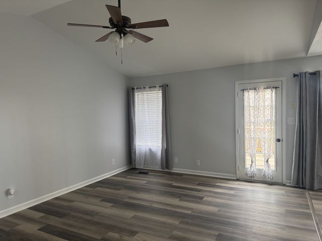 901 Lindsey Dr, Clarksville, TN 37042