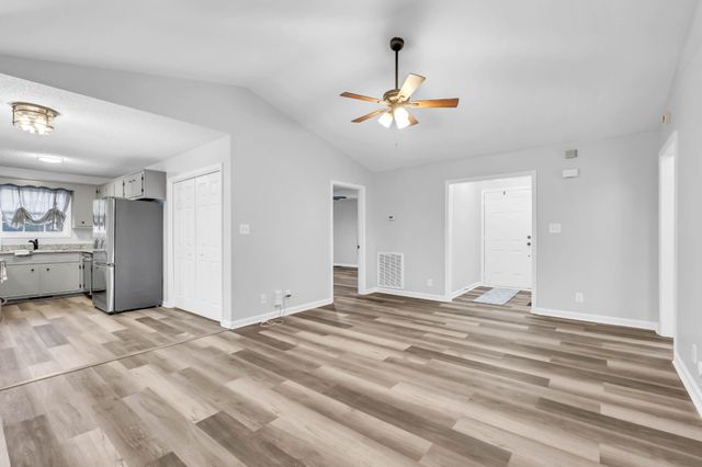 901 Lindsey Dr, Clarksville, TN 37042