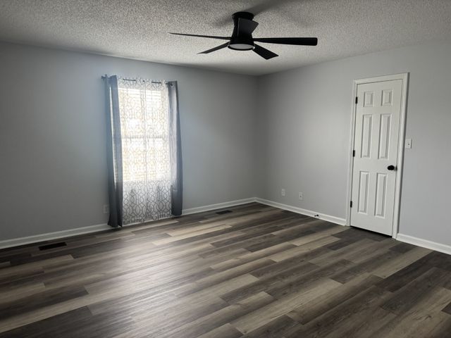 901 Lindsey Dr, Clarksville, TN 37042