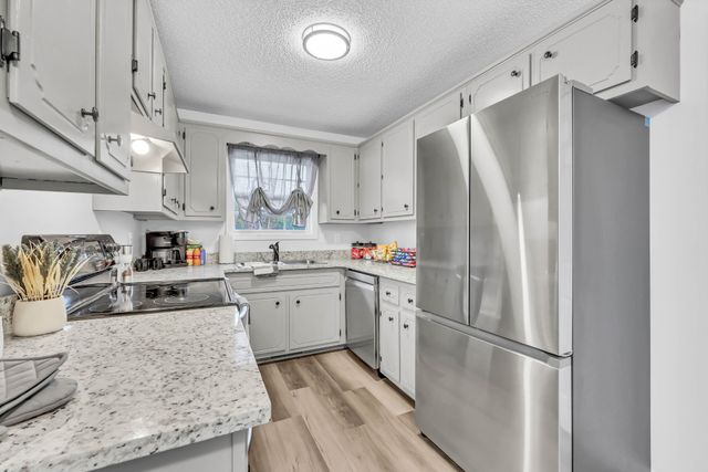 901 Lindsey Dr, Clarksville, TN 37042