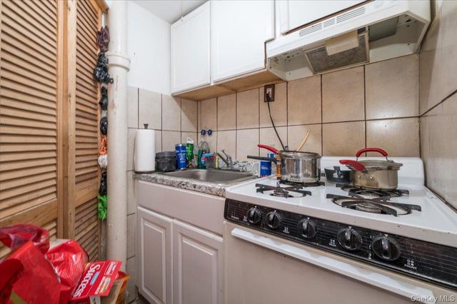 2515 Eastchester Road, Bronx, NY 10469