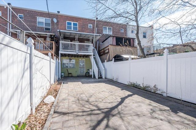 2515 Eastchester Road, Bronx, NY 10469