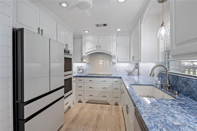 208 Coconut Street, Tiki Island, TX 77554