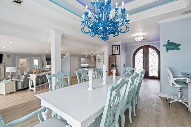 208 Coconut Street, Tiki Island, TX 77554