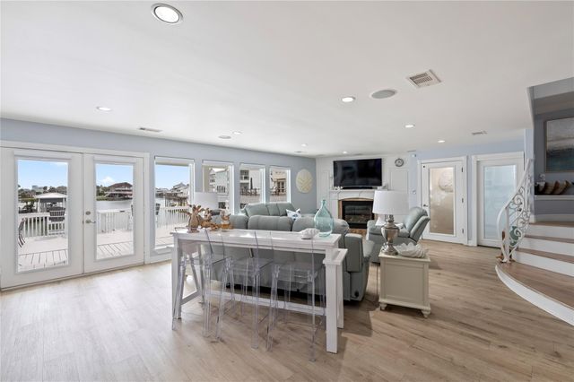 208 Coconut Street, Tiki Island, TX 77554