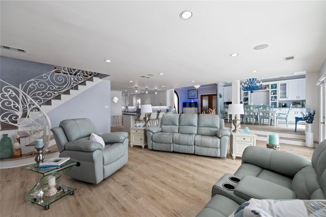 208 Coconut Street, Tiki Island, TX 77554