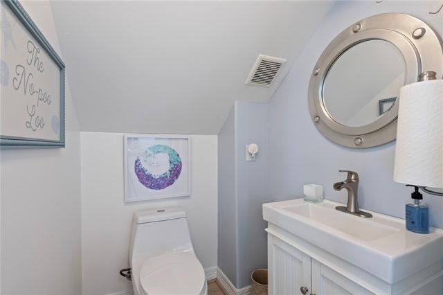 208 Coconut Street, Tiki Island, TX 77554