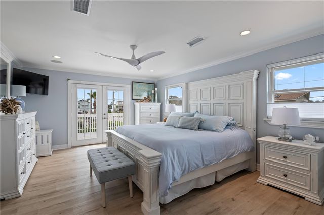 208 Coconut Street, Tiki Island, TX 77554