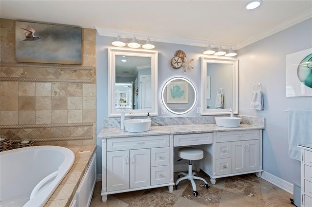 208 Coconut Street, Tiki Island, TX 77554