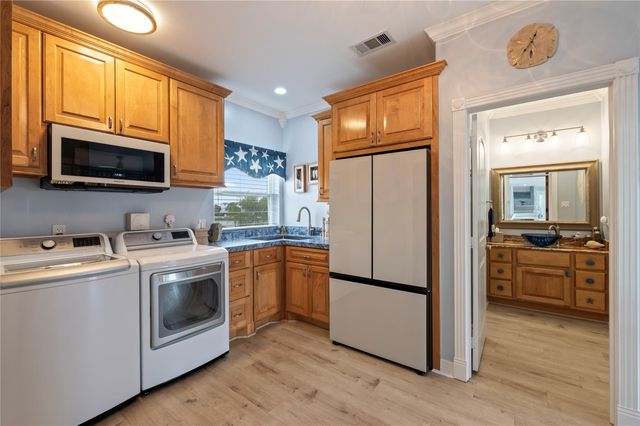 208 Coconut Street, Tiki Island, TX 77554