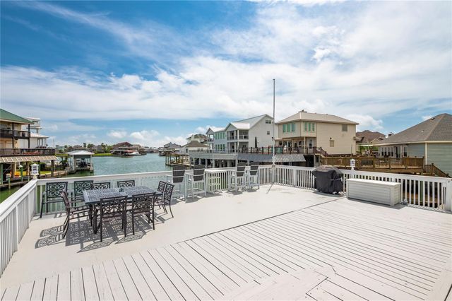 208 Coconut Street, Tiki Island, TX 77554