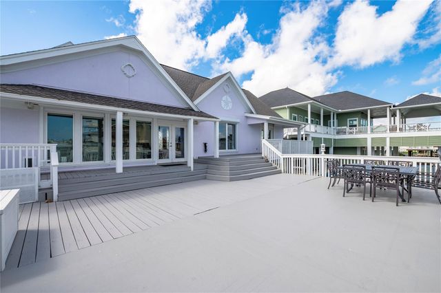 208 Coconut Street, Tiki Island, TX 77554