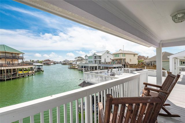 208 Coconut Street, Tiki Island, TX 77554