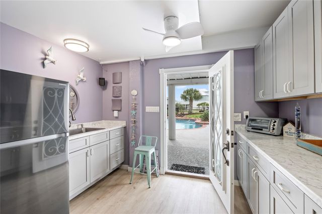 208 Coconut Street, Tiki Island, TX 77554