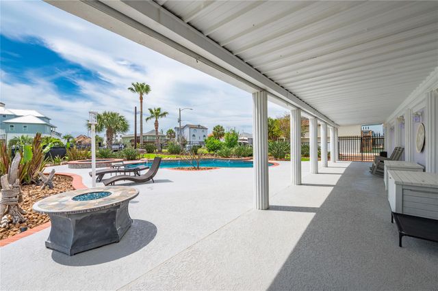 208 Coconut Street, Tiki Island, TX 77554