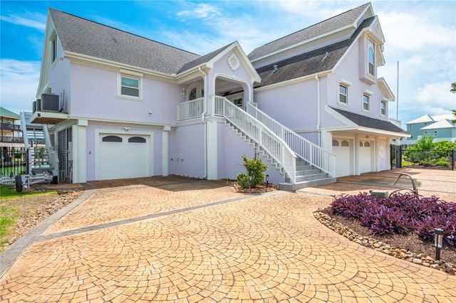 208 Coconut Street, Tiki Island, TX 77554