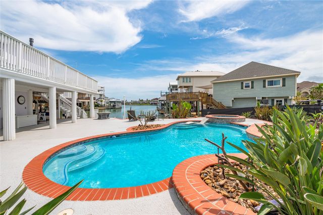 208 Coconut Street, Tiki Island, TX 77554