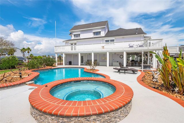 208 Coconut Street, Tiki Island, TX 77554