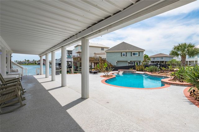 208 Coconut Street, Tiki Island, TX 77554