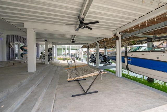 208 Coconut Street, Tiki Island, TX 77554