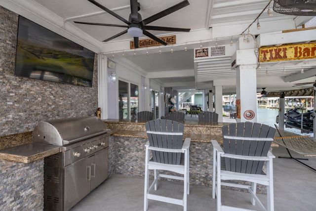 208 Coconut Street, Tiki Island, TX 77554