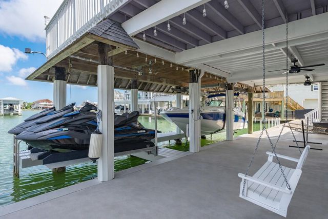 208 Coconut Street, Tiki Island, TX 77554