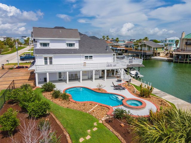 208 Coconut Street, Tiki Island, TX 77554