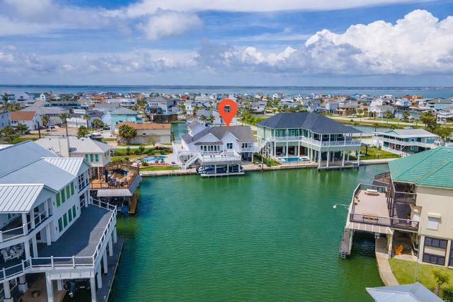 208 Coconut Street, Tiki Island, TX 77554