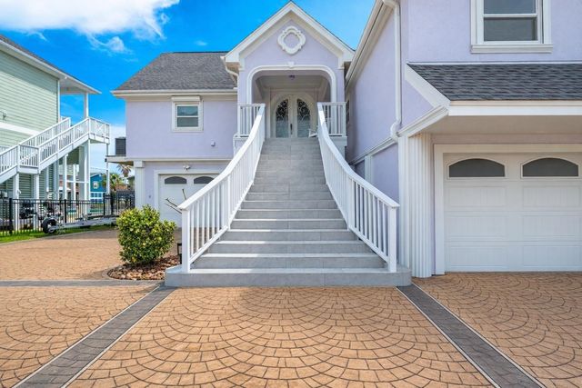 208 Coconut Street, Tiki Island, TX 77554