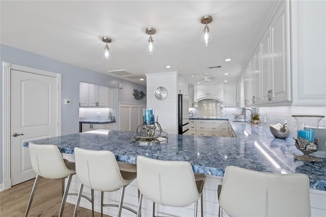 208 Coconut Street, Tiki Island, TX 77554