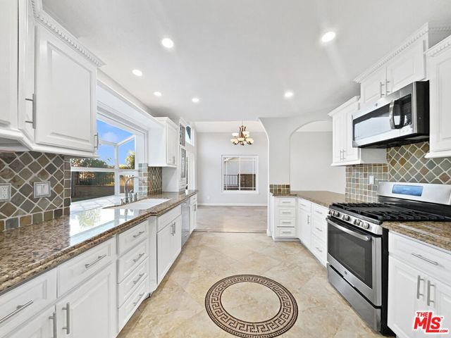 28547 Heather Lane, Castaic, CA 91384