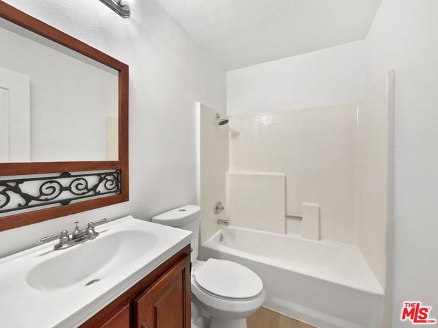 28547 Heather Lane, Castaic, CA 91384