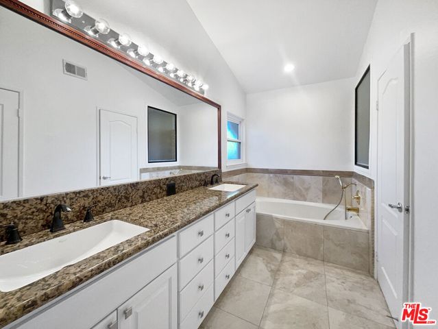 28547 Heather Lane, Castaic, CA 91384