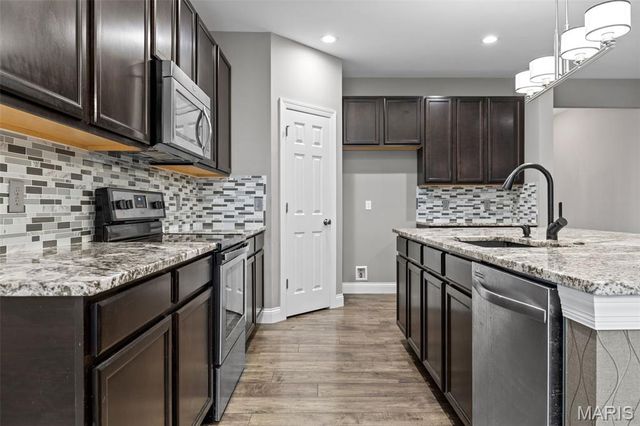 221 Northern Pines Court, St Peters, MO 63376