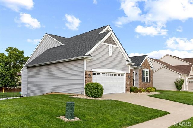 221 Northern Pines Court, St Peters, MO 63376