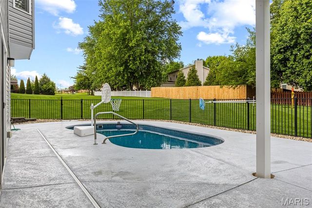 221 Northern Pines Court, St Peters, MO 63376
