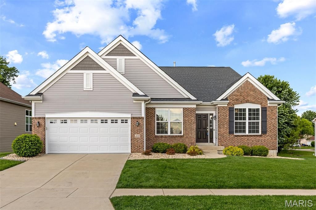 221 Northern Pines Court, St Peters, MO 63376