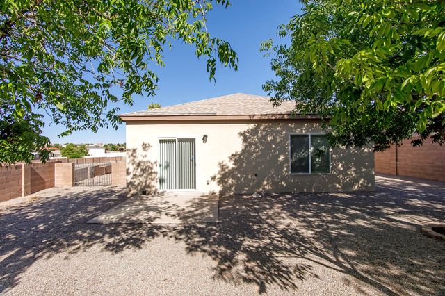 5200 Dulce Drive NE, Rio Rancho, NM 87144