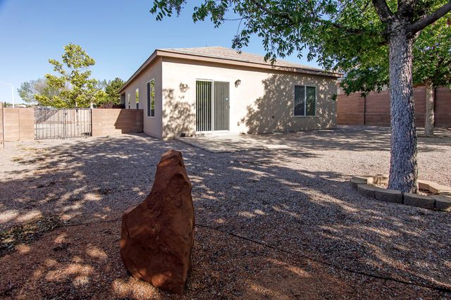 5200 Dulce Drive NE, Rio Rancho, NM 87144