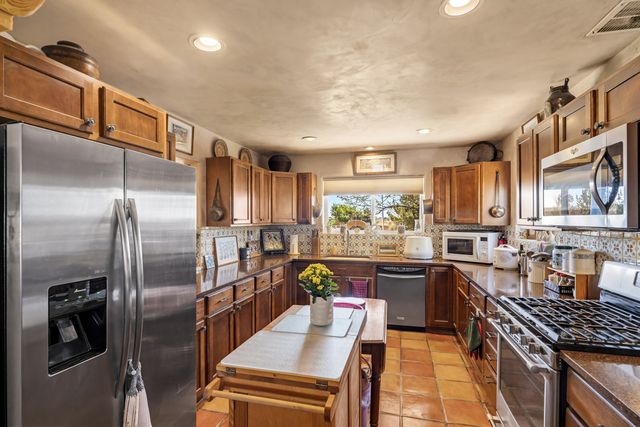 2853 Pueblo Jacona, Santa Fe, NM 87507