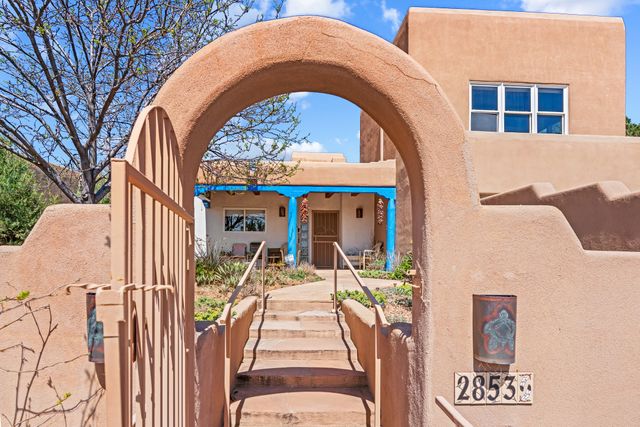 2853 Pueblo Jacona, Santa Fe, NM 87507