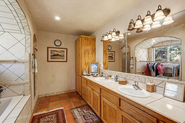 2853 Pueblo Jacona, Santa Fe, NM 87507